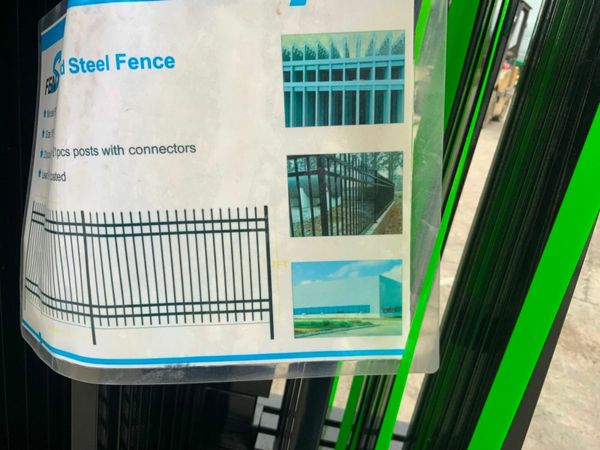 ARROW TOP METAL RAILING & POSTS.......35w. 377207883