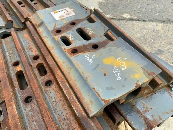 30/40 TONNETRACK PADS....600mm x 24mm......1222. 377207958