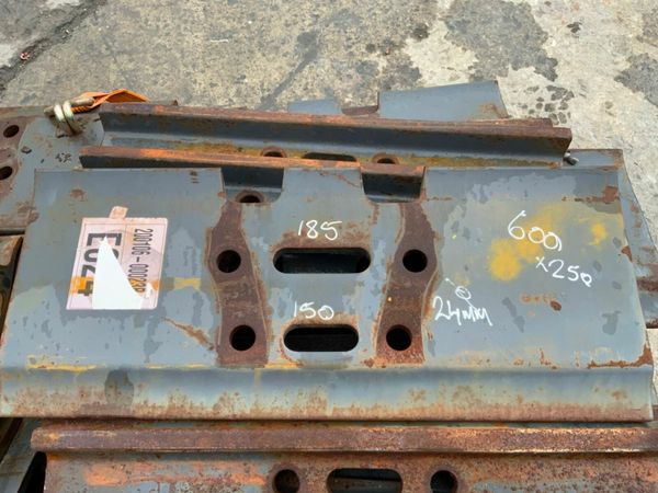 30/40 TONNETRACK PADS....600mm x 24mm......1222. 377207959