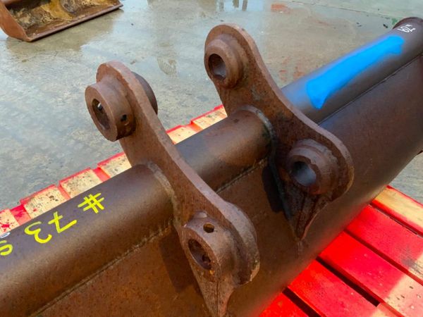 62" GRADING BUCKET......45mm PINS......73s. 377208057