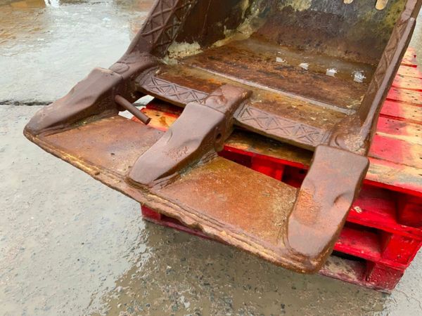 36" DIGGING BUCKET......100mm PINS........305f 377208091