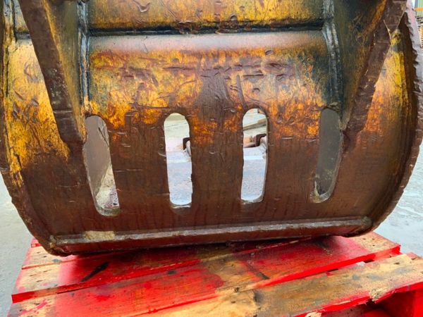 36" DIGGING BUCKET......100mm PINS........305f 377208094