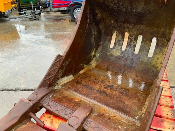 36" DIGGING BUCKET......100mm PINS........305f 377208098