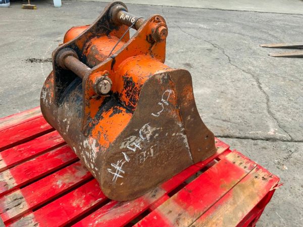 24" CAT DIGGING BUCKET.....45mm PINS....140wa. 377208196