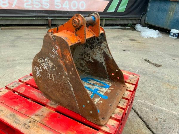 24" CAT DIGGING BUCKET.....45mm PINS....140wa. 377208197