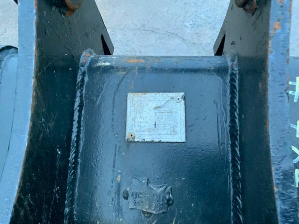 UNUSED 18" RHINOX BUCKET......45mm PINS........787 377208105