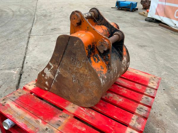 24" CAT DIGGING BUCKET.....45mm PINS....140wa. 377208201