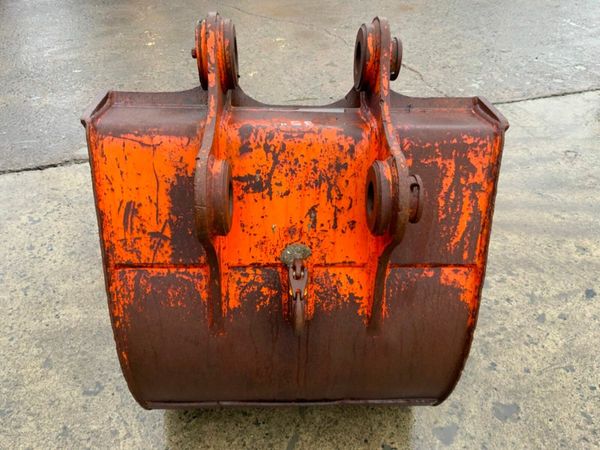 35" DIGGING BUCKET....65mm PINS........003. 377208320