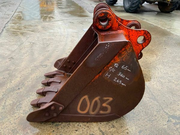 35" DIGGING BUCKET....65mm PINS........003. 377208327