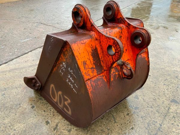 35" DIGGING BUCKET....65mm PINS........003. 377208328