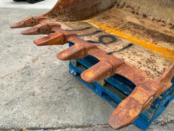 48" JCB DIGGING BUCKET.....80mm PINS.......1191t. 377208536