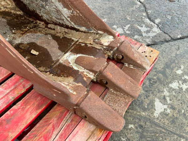 18" MILLAR SCOOP BUCKET......65mm PINS....190. 377208755