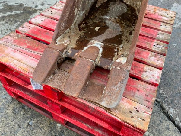 18" MILLAR SCOOP BUCKET......65mm PINS....190. 377208756