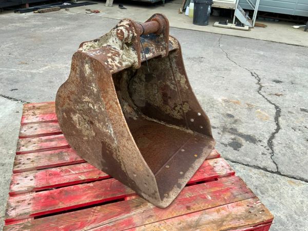 24" CATERPILLAR BUCKET....45mm PINS.........192/1. 377208764