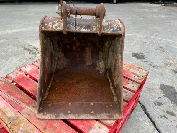 24" CATERPILLAR BUCKET....45mm PINS.........192/1. 377208772