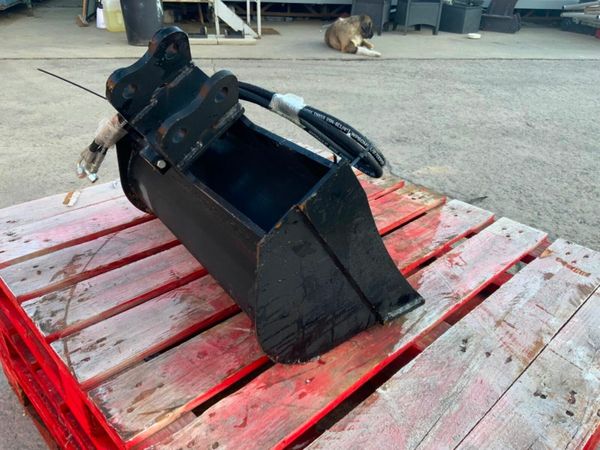 24" MEVA TILTING BUCKET....25mm PINS......218w. 377208794