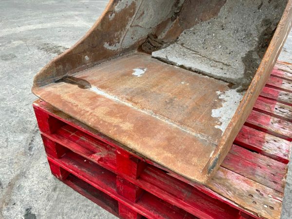 30" BMC DIGGING BUCKET.....60mm PINS.......187w. 377208813