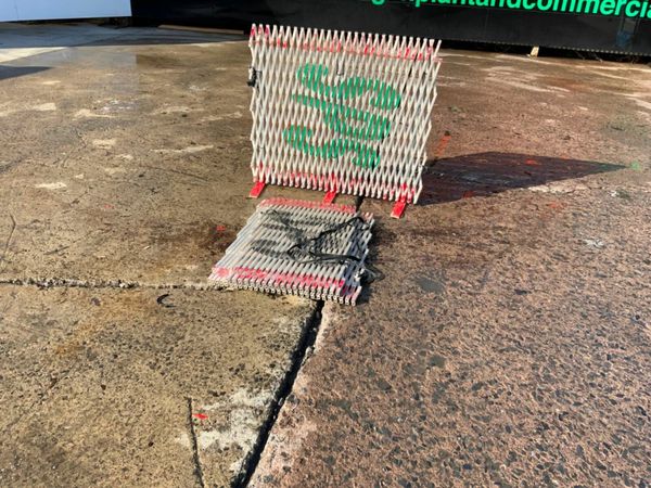 SAFETY TRELLIS BARRIERS / WALKWAYS.. 377208924