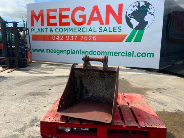 24"  CAT DIGGING BUCKET.......45MM PINS........140 377209207