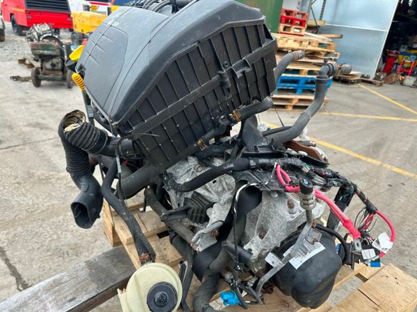 Dacia sandero engine and gearbox 377209421