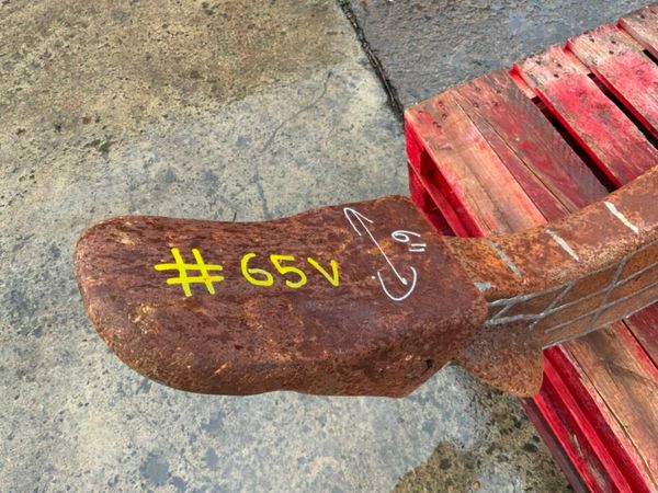 HEAVY DUTY RIPPER TOOTH...80mm PINS......65v 377209574