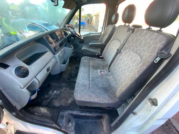 RENAULT MASTER 2.5lt   AUTOMATIC............PARTS. 377209509