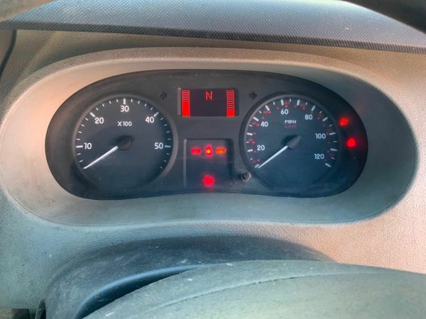 RENAULT MASTER 2.5lt   AUTOMATIC............PARTS. 377209510