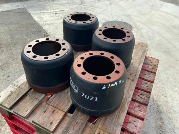UNUSED ROR BRAKE DRUMS    10 x 225........2009. 377209524
