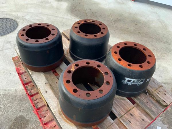 UNUSED ROR BRAKE DRUMS    10 x 225........2009. 377209525