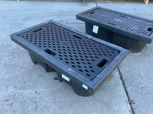 UNUSED SPILL CONTAINMENT TRAYS........2281. 377209643