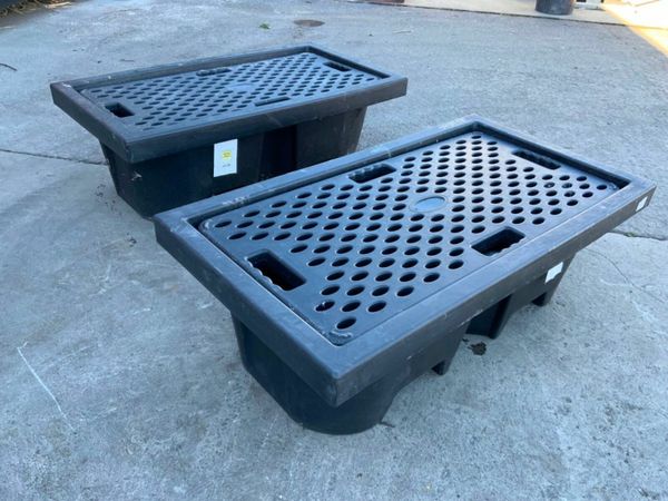 UNUSED SPILL CONTAINMENT TRAYS........2281. 377209633