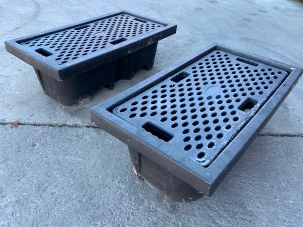UNUSED SPILL CONTAINMENT TRAYS........2281. 377209639