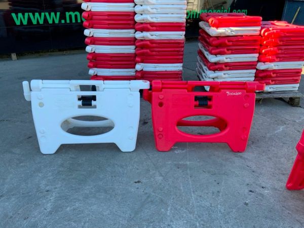 WATER FILLED / FOLDING PEDESTRIAN BARRIERS. 377209770