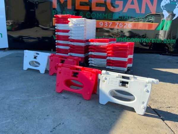 WATER FILLED / FOLDING PEDESTRIAN BARRIERS. 377209775