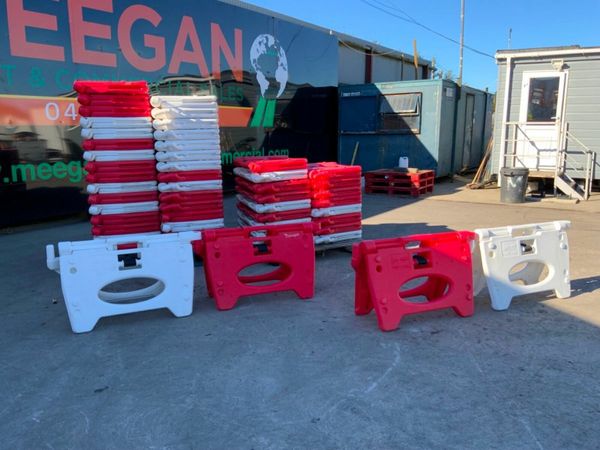 WATER FILLED / FOLDING PEDESTRIAN BARRIERS. 377209776