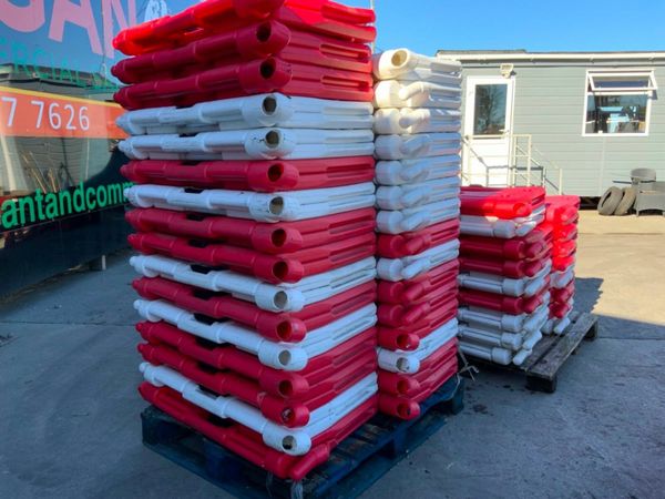 WATER FILLED / FOLDING PEDESTRIAN BARRIERS. 377209777