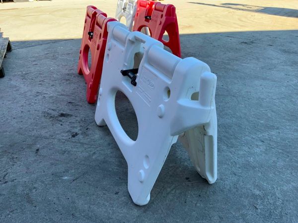 WATER FILLED / FOLDING PEDESTRIAN BARRIERS. 377209781