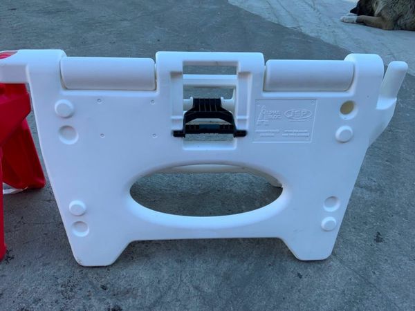 WATER FILLED / FOLDING PEDESTRIAN BARRIERS. 377209784