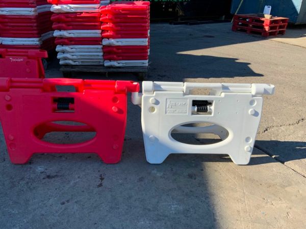 WATER FILLED / FOLDING PEDESTRIAN BARRIERS. 377209786