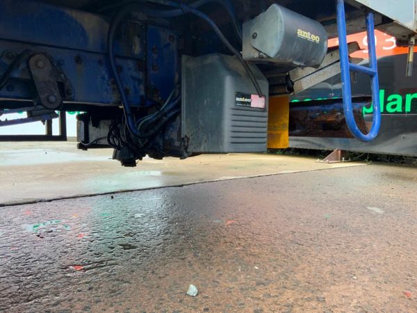 TWIN WHEEL CURTAINSIDE TRAILER CHASSIS...188 377209725