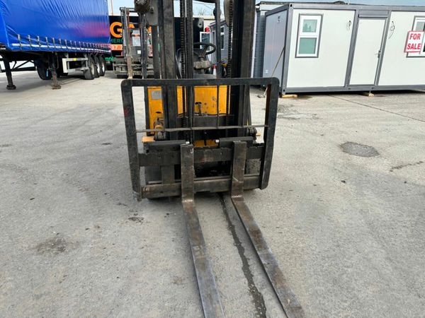 MK 6 ... VW GOLF ... 1.6 TDI... CLH ENGINE 377210087