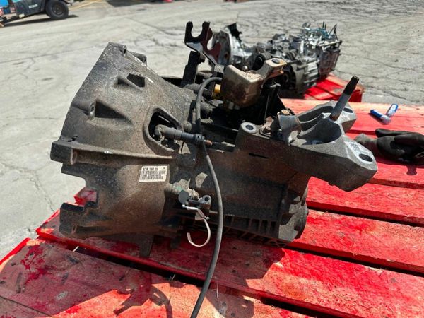 FORD TRANSIT GEARBOX 2.2 FWD....P21G82 377210243
