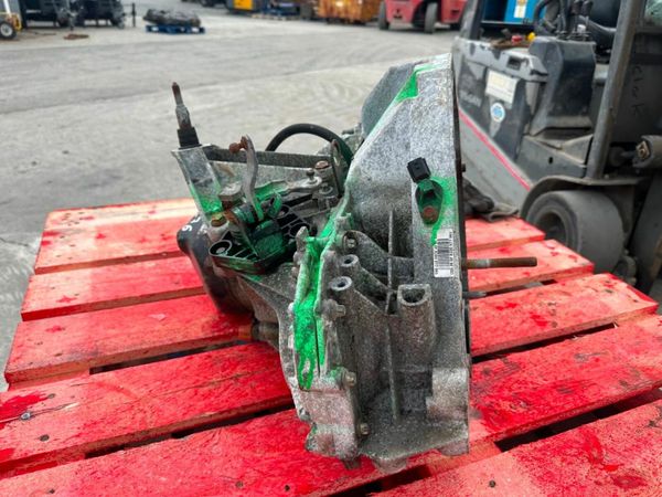 2010 RENAULT CLIO 1.2 PETROL GEARBOX...P18G76 377210389