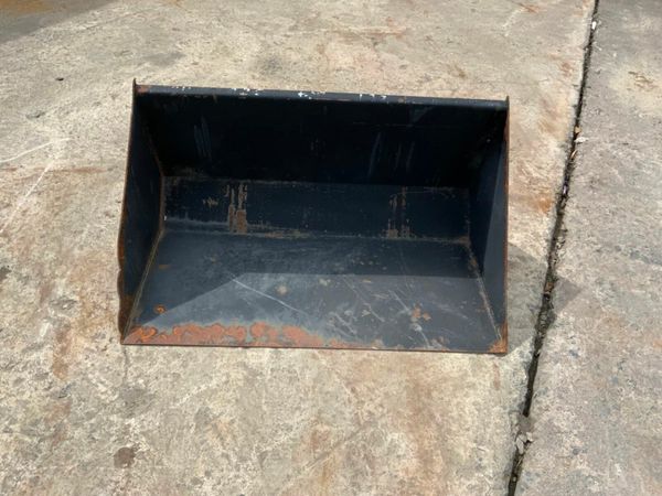 900mm COMPACT LOADER FRONT BUCKET.......601. 377210569