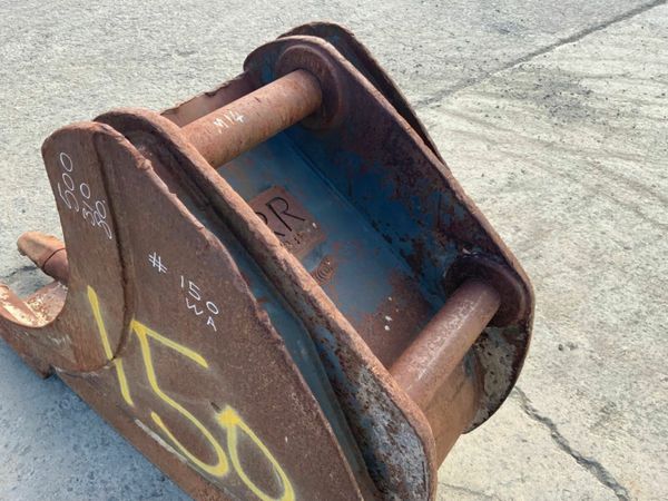 24" MILLAR SCOOP BUCKET...80mm PINS......150. 377210520