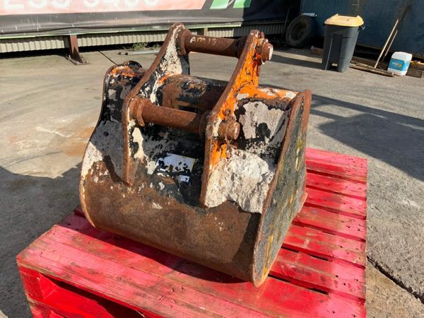 24" CATERPILLAR BUCKET...45mm PINS......177. 377210617