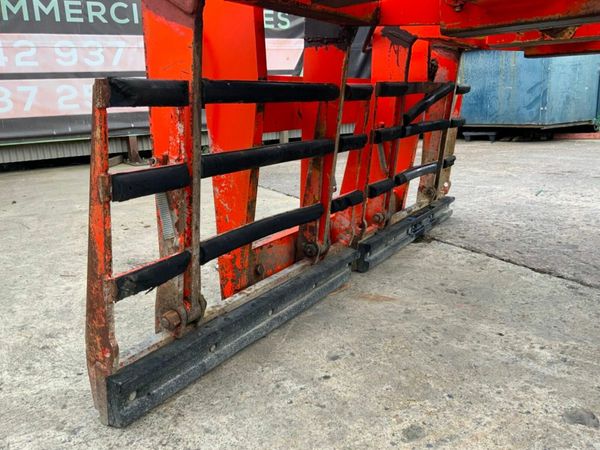 FINLAY HYDRAULIC BLOCK GRAB......4 BALE. 377210744