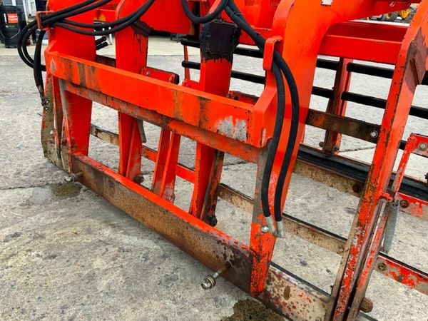 FINLAY HYDRAULIC BLOCK GRAB......4 BALE. 377210749