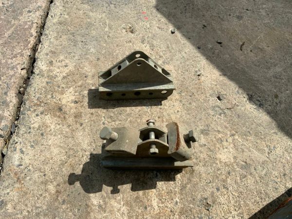 SHUTTERING FORMWORK SUPPORT BRACKETS..... 377210751