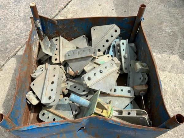 SHUTTERING FORMWORK SUPPORT BRACKETS..... 377210754